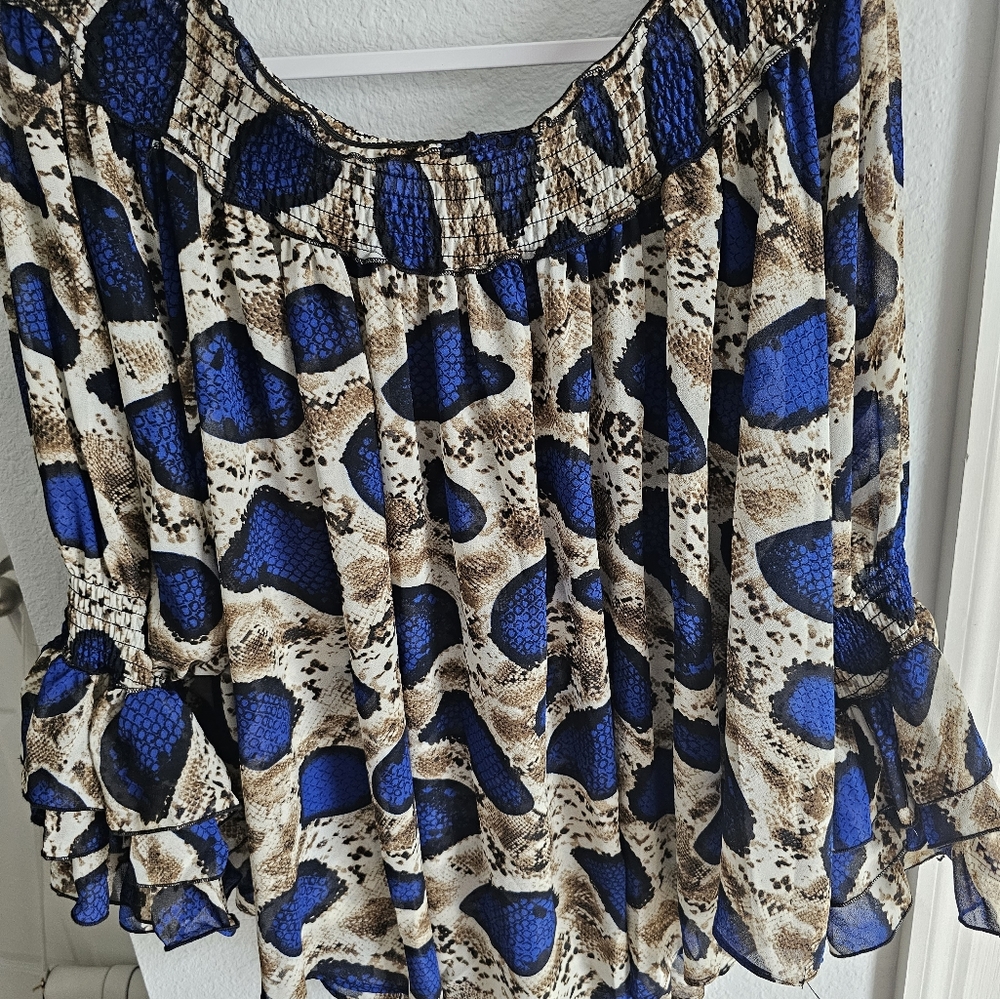 Touch me, 1X, blue and brown.